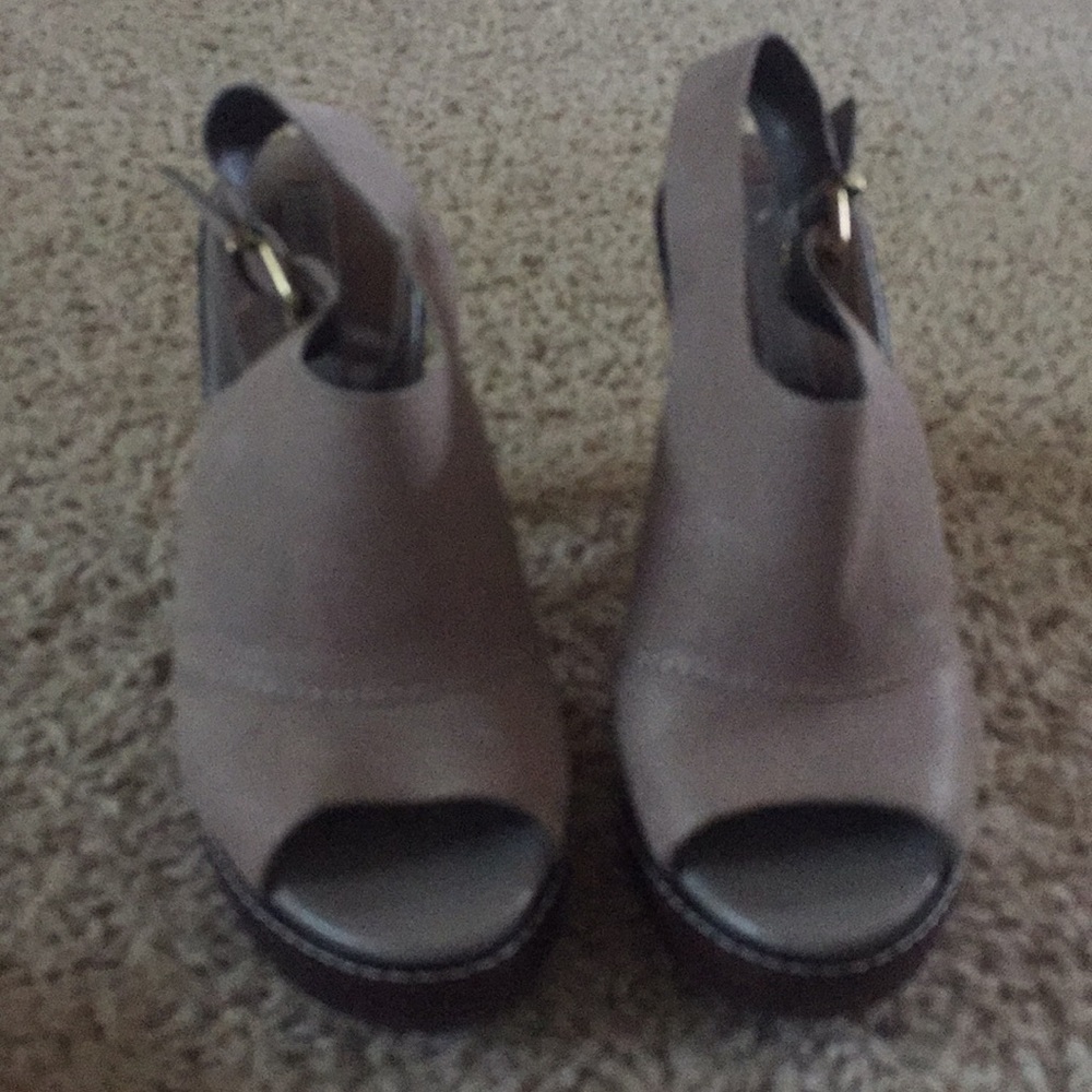 Platform sandals! - Picture 3 of 7
